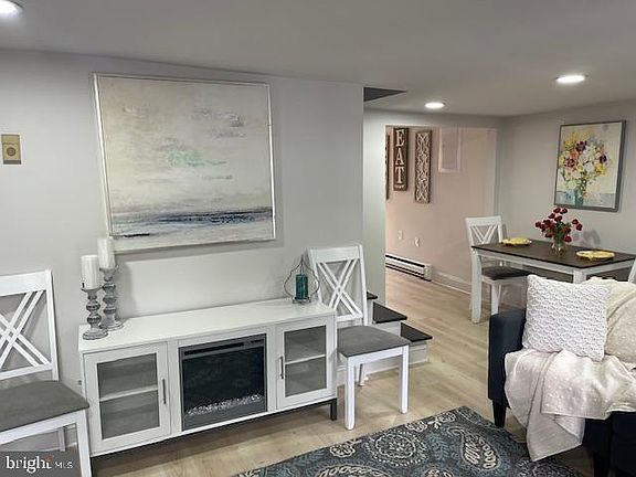 3rd image of 120 E Pall Mall St #122