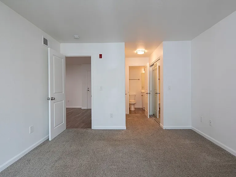 Mission Pacific Apartments — Photo 84