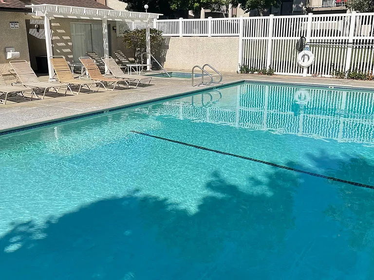 2 Pools and 2 Jacuzzis