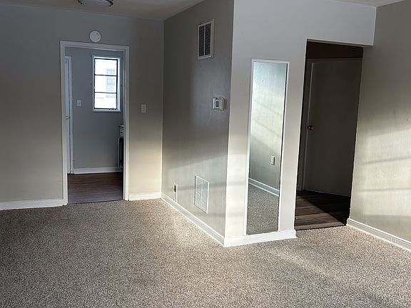 2nd image of 117 Holliday Dr #1