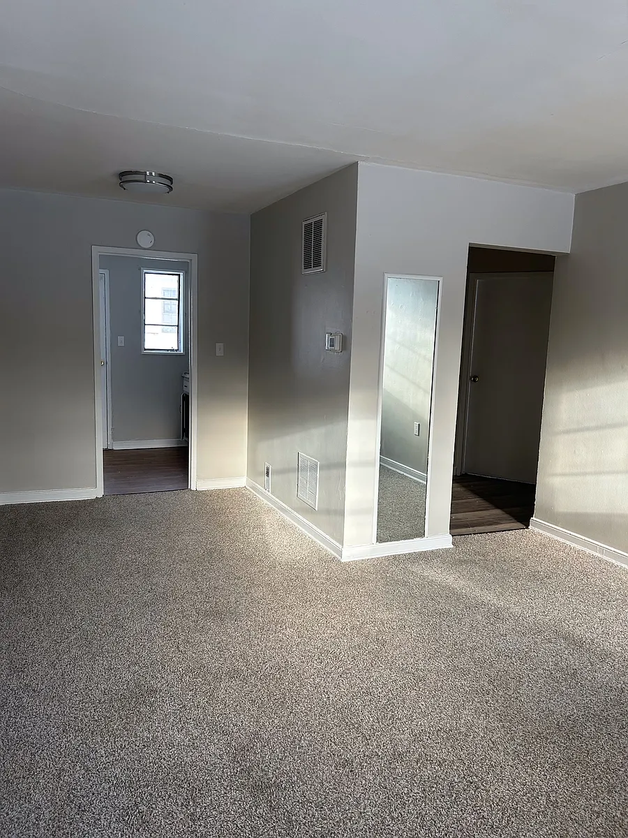Building Photo - 117 Holliday Dr #1