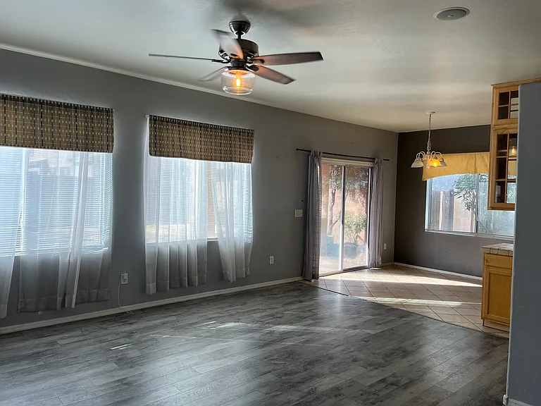 4010 W Arlington Cir — Photo 2