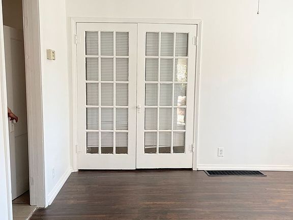 3rd image of 114 N Plum St APT 1