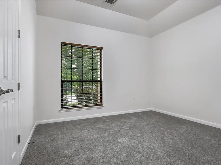 5501 Allamanda Dr — Photo 18