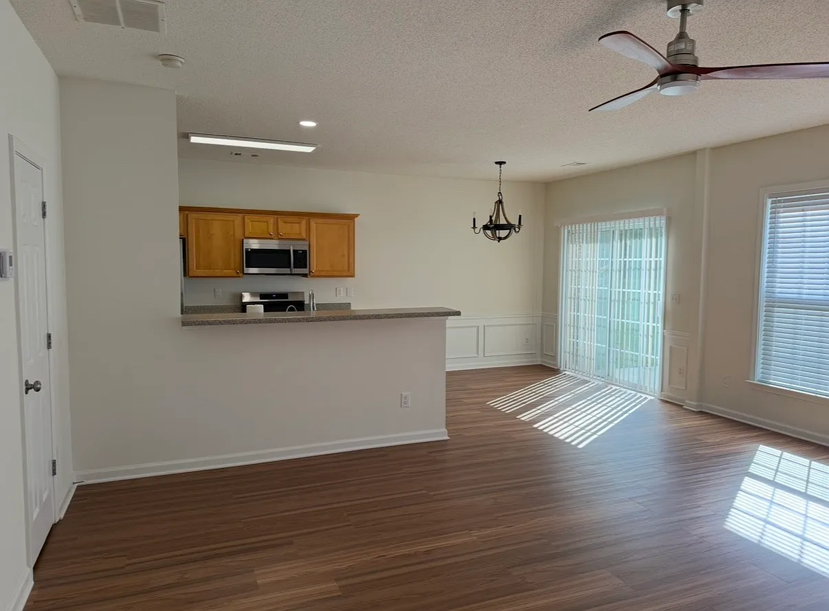 3 bed, 1720 sqft, $2,450 — Photo 4