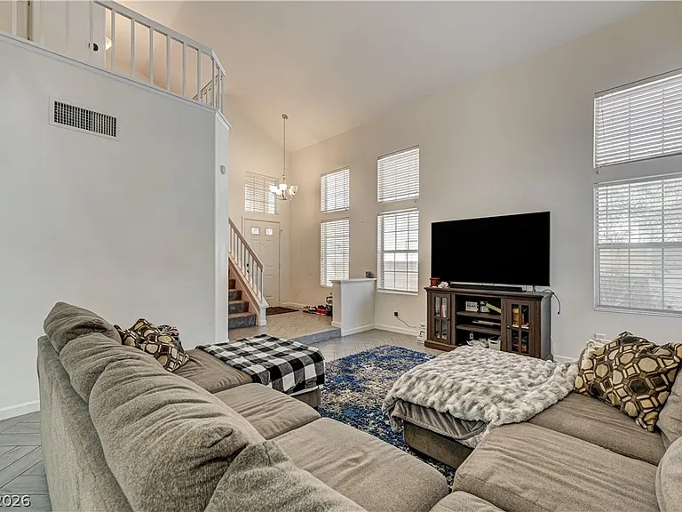 312 Windmere St — Photo 9