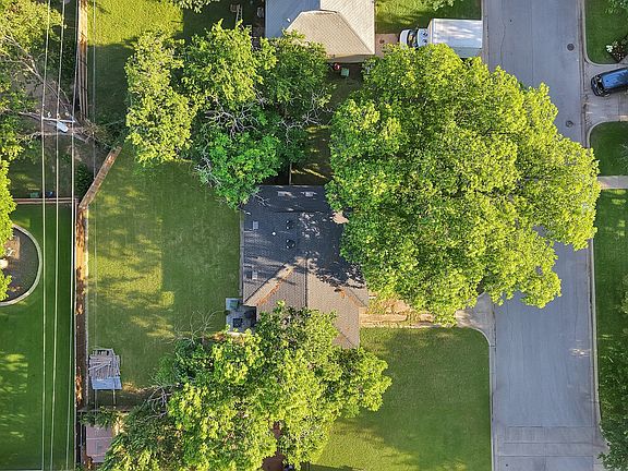 2nd image of 1103 Bellaire Dr