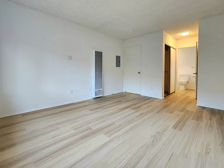 1410 Wellesley Ave #205 — Photo 11