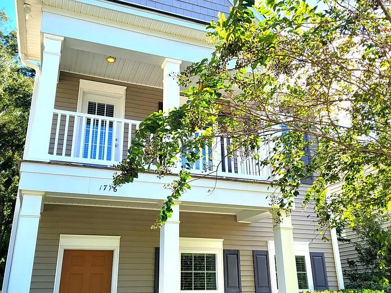 1776 Towne St — Photo 4