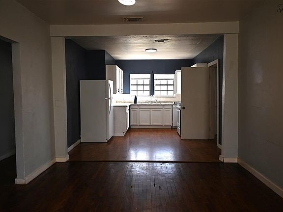 3rd image of 304 W 1st St
