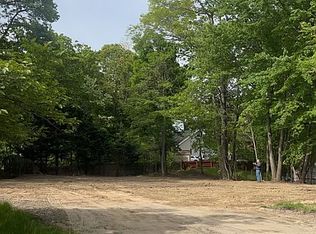 9 Scenic View Ct, Port Jefferson, NY 11777