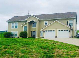 10206 Apple Dr, Saint Joseph, MO 64505