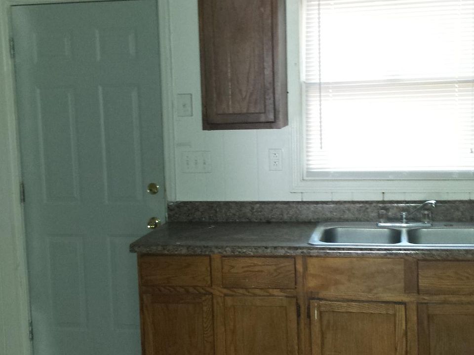 2nd image of 402 Heard Ave APT B