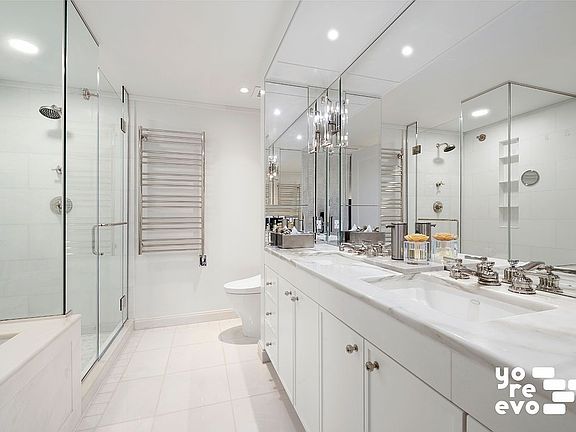 5th image of 140 E 63rd St APT 13A