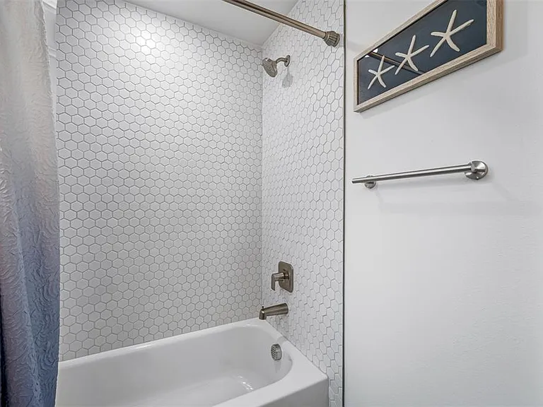 3717 E Clifton St — Photo 38