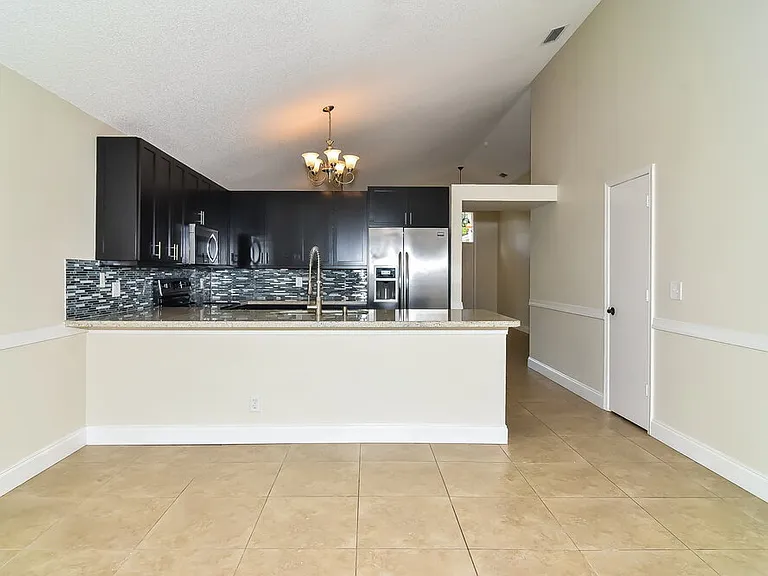 22457 Middletown Dr — Photo 7