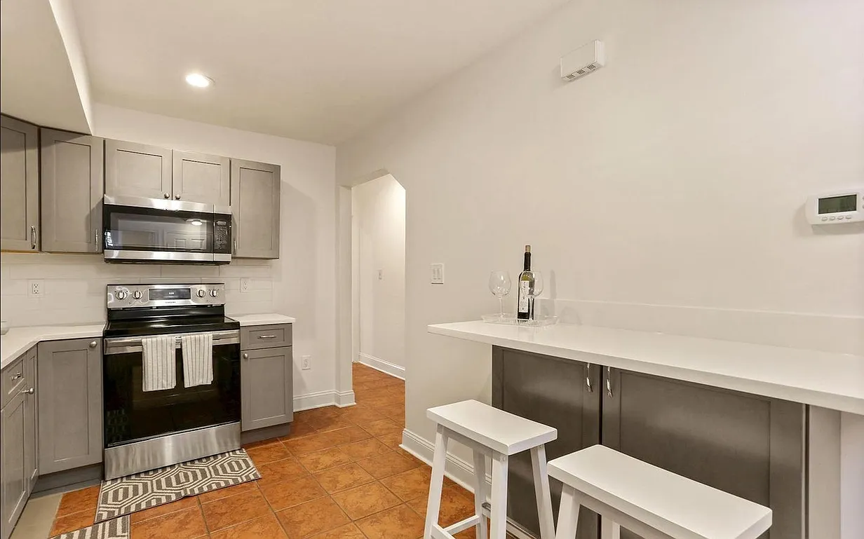 2 bed, 1057 sqft, $2,800 — Photo 3