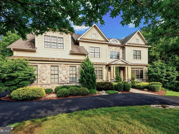 10619 Willowbrook Dr, Potomac, MD 20854