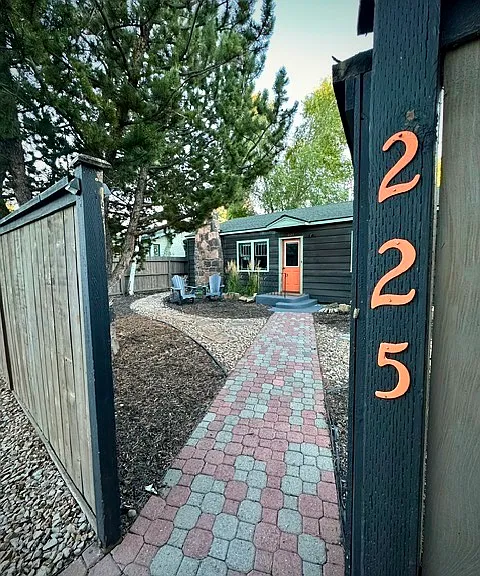 225 NW Florida Ave — Photo 1