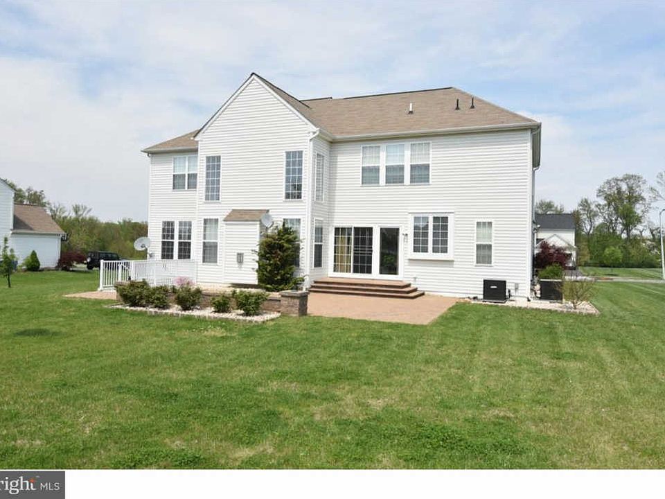 2nd image of 211 Sullivan Dr