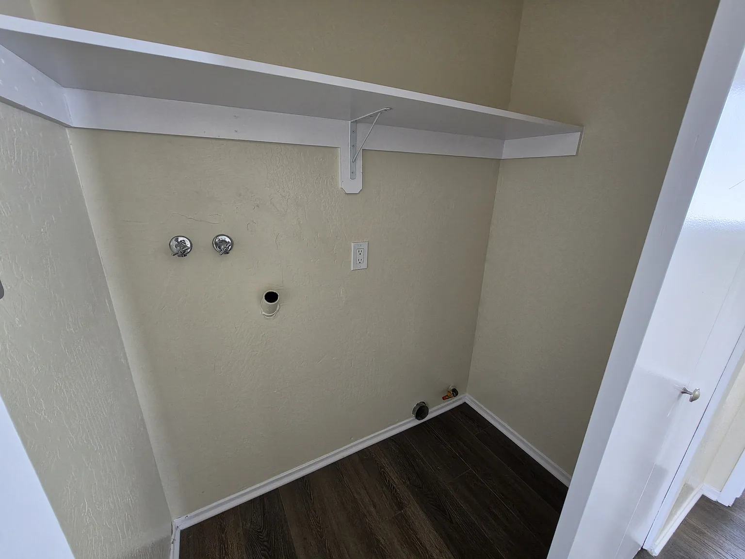2 bed, 1.5 bath, 900 sqft, $2,695 — Photo 2