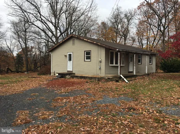 398 E Main St, Shoemakersville, PA 19555