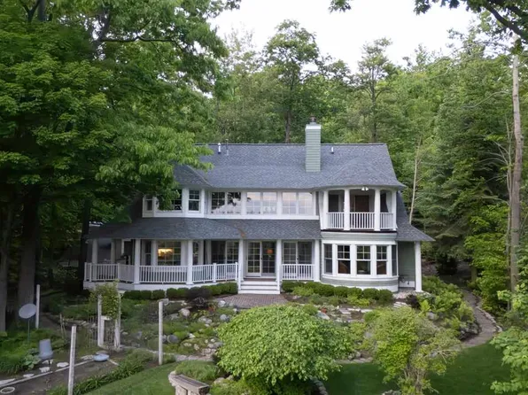 248 Meadows Ln, Harbor Springs, MI 49740