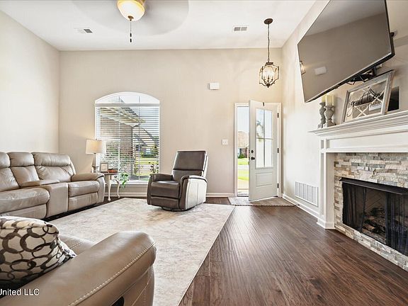5th image of 3126 Bramblewood Dr S
