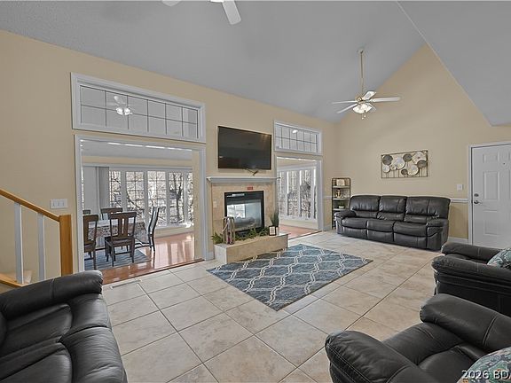 5th image of 1953 Valley Rd