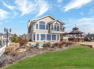 26 Viking Dr, West Islip, NY 11795