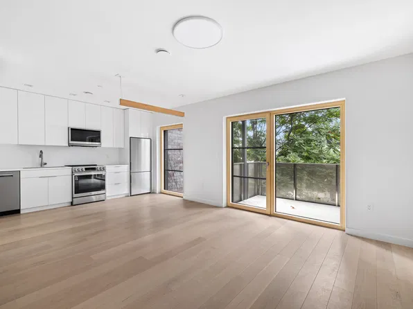 369 Manhattan Avenue image 1 of 8
