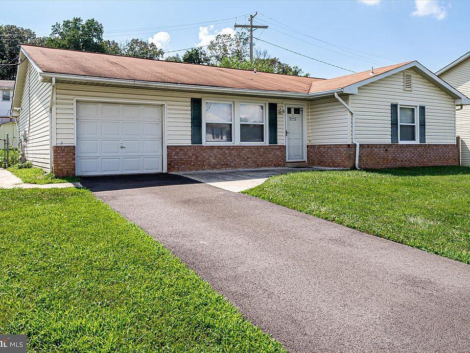 1st image of 896 Winterhaven Dr