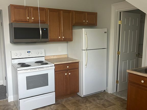 2nd image of 304 Caroline St APT 5