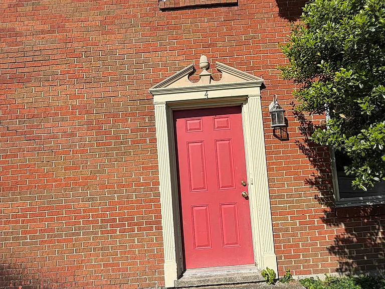 305 Churchill Dr #4 — Photo 1