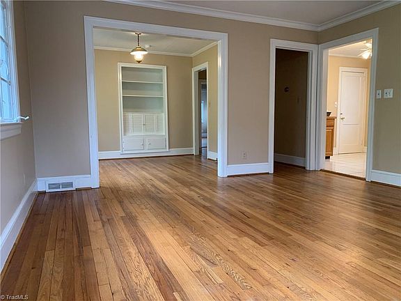 3rd image of 600 Longview St