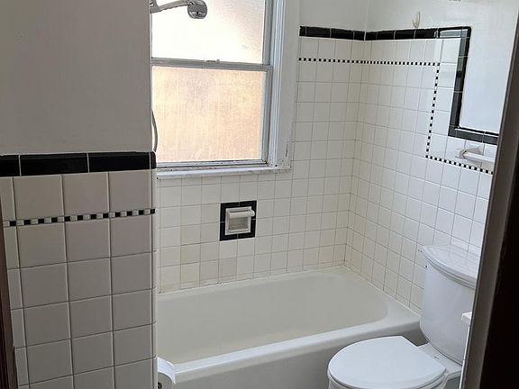 5th image of 2214 Memorial Pkwy APT 2