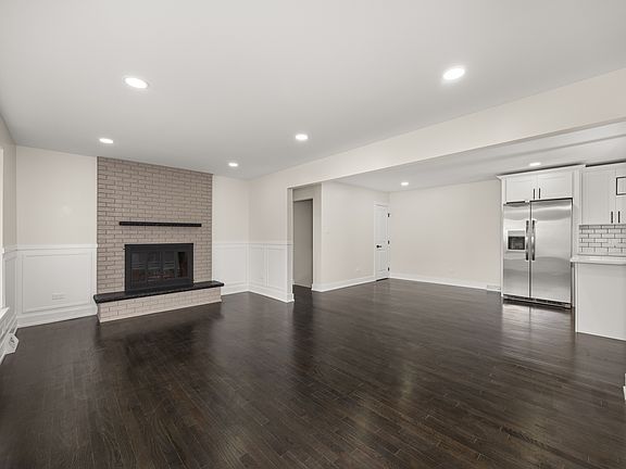 3rd image of 22640 Lorraine Ct