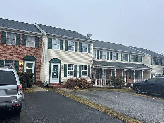 3rd image of 295 Robin Hill Cir