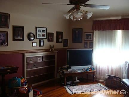 3rd floor bed room used as tv room