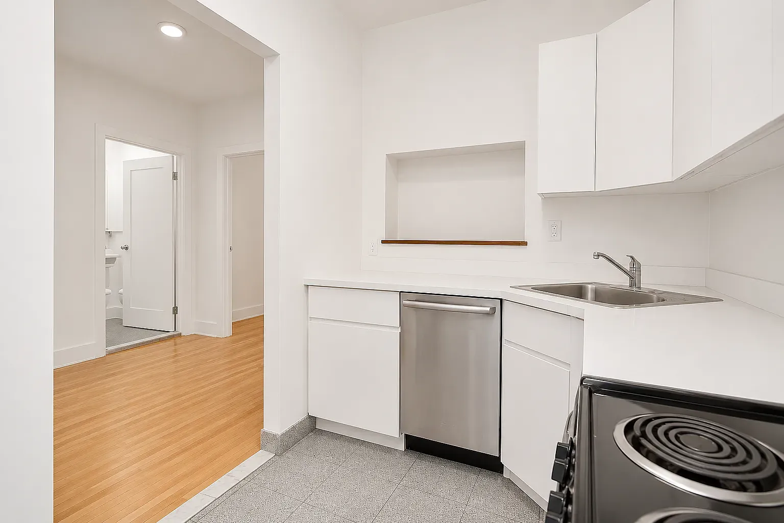 213 East 37th Street — Photo 4