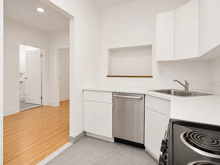 213 E 37th St #5A — Photo 11