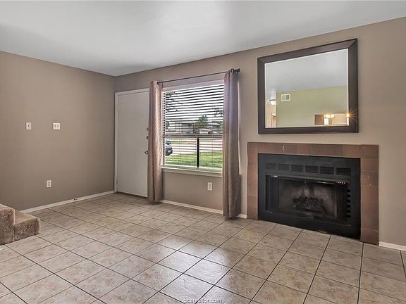5th image of 1902 Dartmouth St APT O5