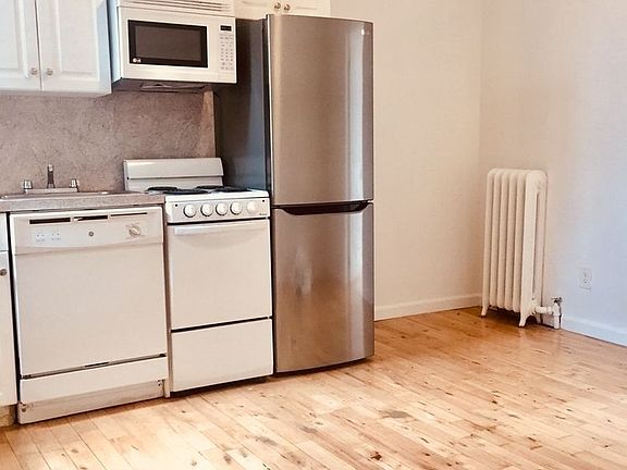 2nd image of 370 W 51st St APT 5a