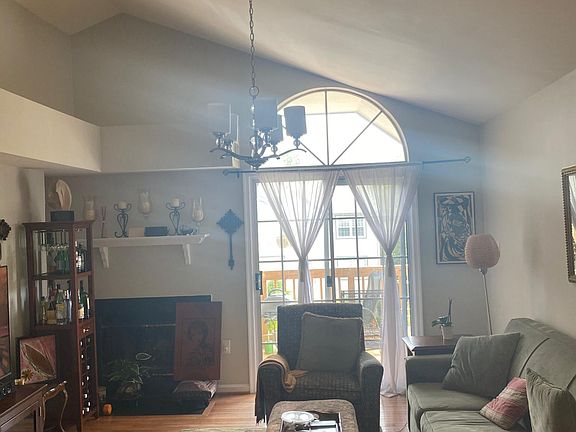 4th image of 6906 Victoria Dr Unit L