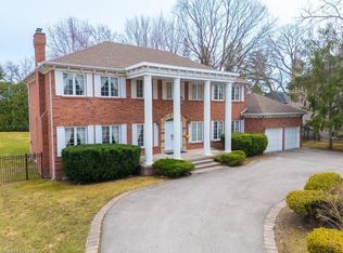 2390 Mississauga Rd, Mississauga, ON L5H2L1