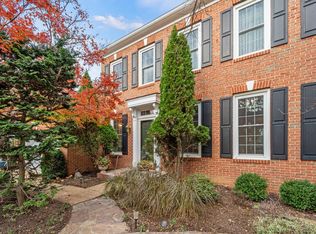 2073 Madrillon Rd, Vienna, VA 22182