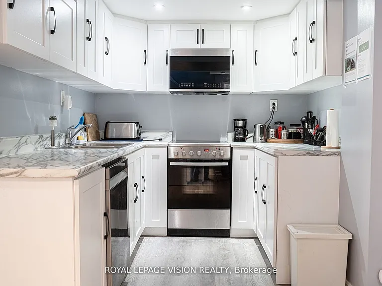 28 Jeffton Cres — Photo 5