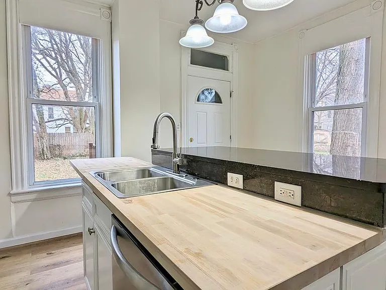 1712 Sherman Ave — Photo 4