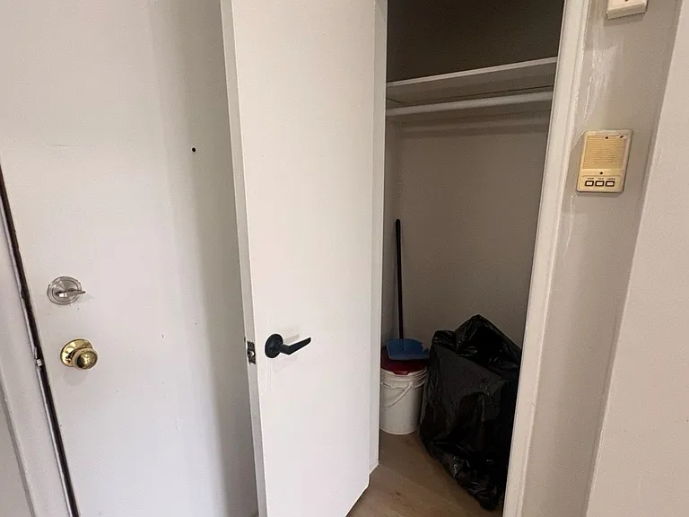 1689 Victoria Park Ave — Photo 9