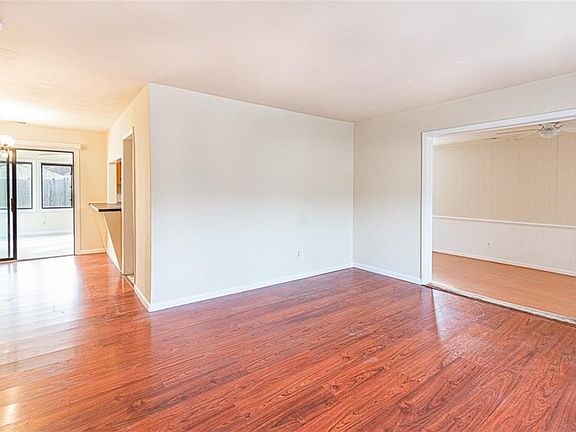 5th image of 3457 Saint Clair Dr